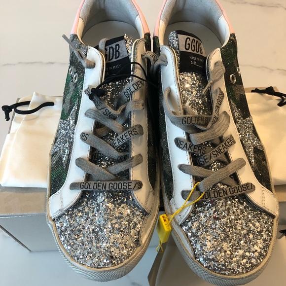 NWT Golden Goose superstars, beautiful, unworn, comes with box, bag, passport - Picture 2 of 5